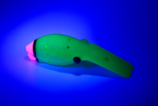 Ultra violet (UV) Green and Pink Coho, Chinook, Sockeye, Salmon and Trout Lure. Large lip for wobbling action, and scent chamber.