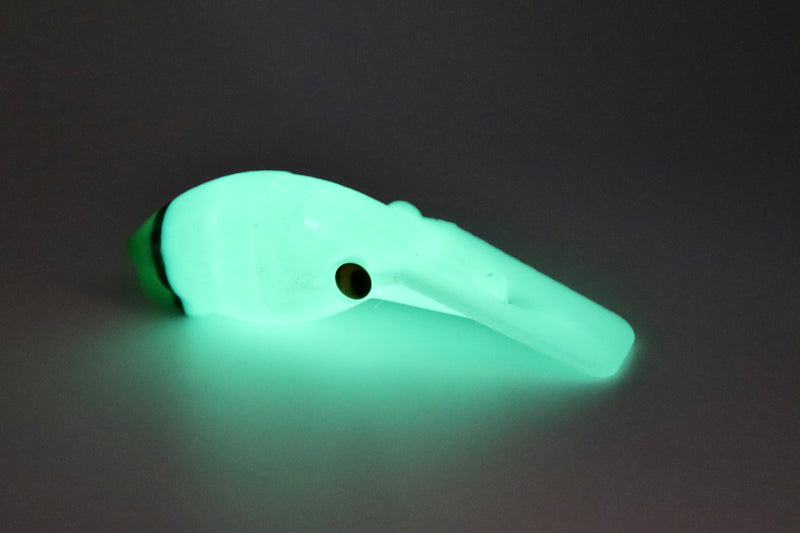 Load image into Gallery viewer, Glow in the dark and UV green Coho, Chinook, Sockeye, Salmon and Trout Lure. Large lip for wobbling action, and scent chamber.

