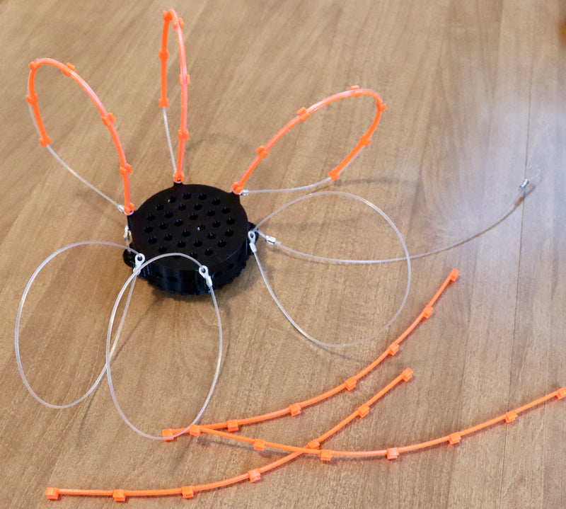Load image into Gallery viewer, Snare straighteners for crab snares shown with a crab snare in black
