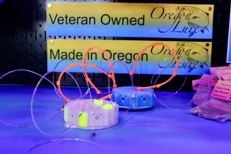 Load image into Gallery viewer, Crab snares shown with snare straighteners in glow and in blue
